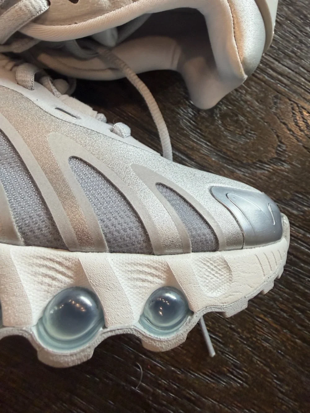 Nike Air Max Dn8 GS Wolf Grey Metallic Silver women’s size 7